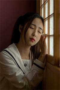 拍卖会上，老婆天价为男助理点天灯精选