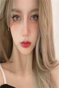 漂亮白月光觉醒随军，首长争又抢短篇