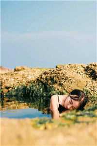 前往军区离婚，被禁欲军官亲哭了已完结