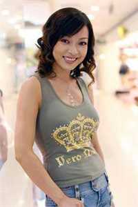 青山秋色暗，灯寒花岁短全新