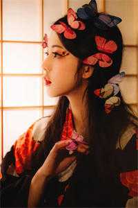 漂亮白月光觉醒随军，首长争又抢小说畅读