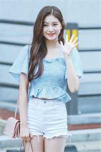 漂亮白月光觉醒随军，首长争又抢后续+全文