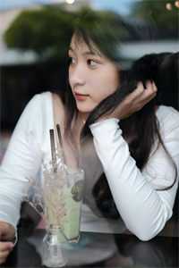 漂亮白月光觉醒随军，首长争又抢全集