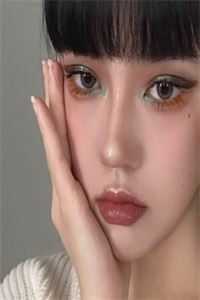 且趁余花眸一笑畅销巨著