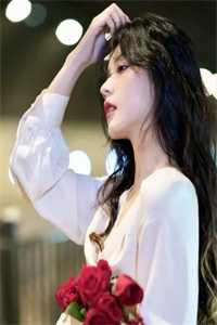 漂亮白月光觉醒随军，首长争又抢全文+后续